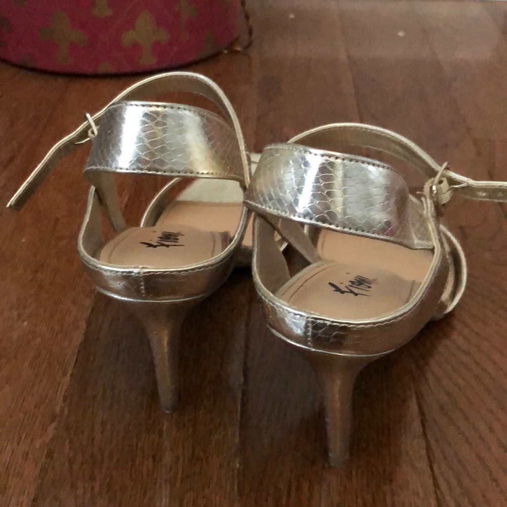 Heels - Picture 3 of 3
